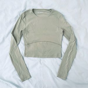 Aritzia TnAction TnaBUTTER™ Bound Longsleeve in Silent Storm Green Size S